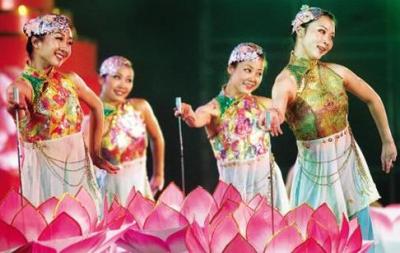 第三方人員供應+演繹資源:中外籍禮儀模特，主持舞蹈，中外樂隊等